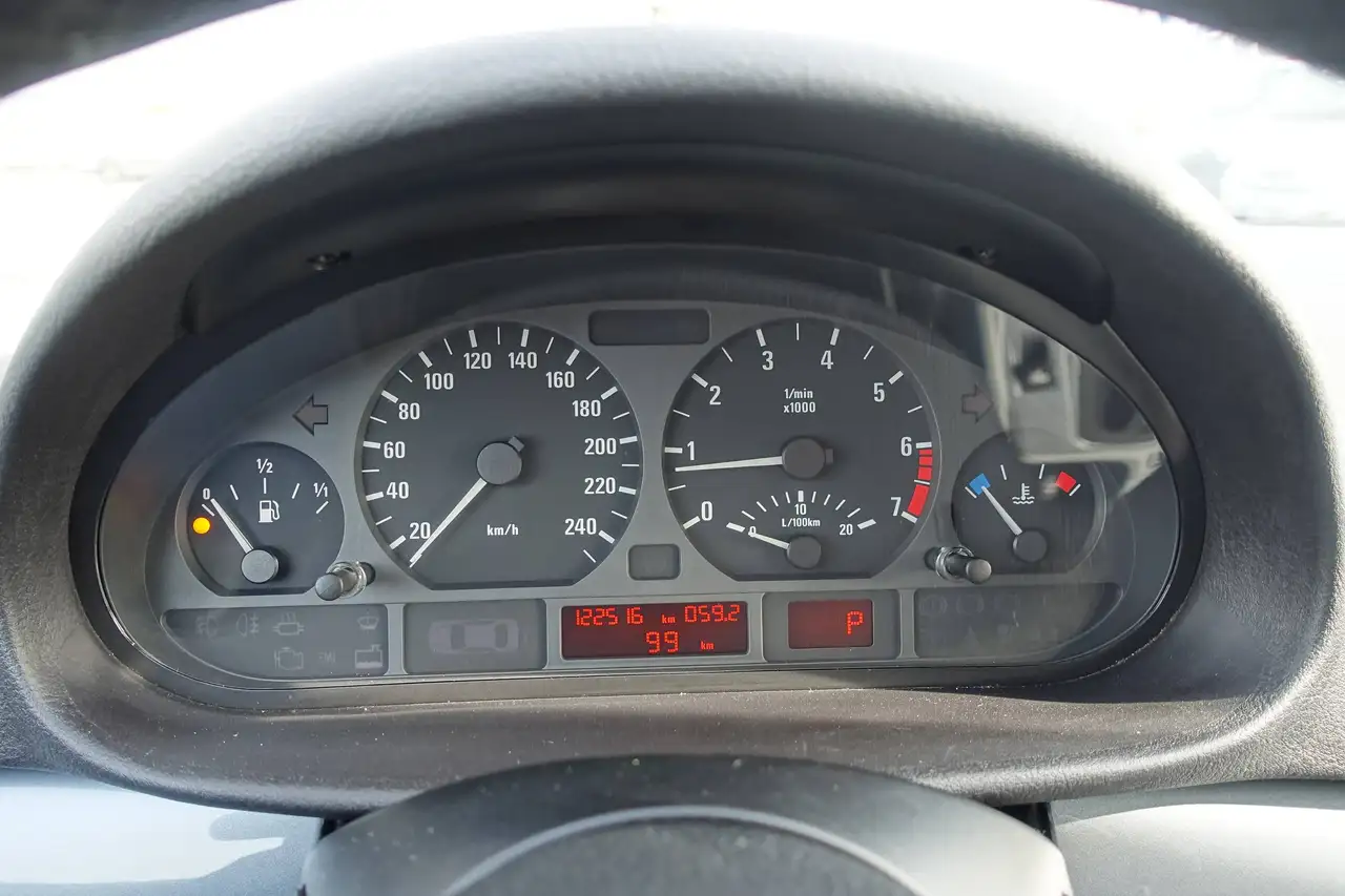 BMW 320i 110 KW150 PS *6Zylinder Automatik*1Hand, foto 2