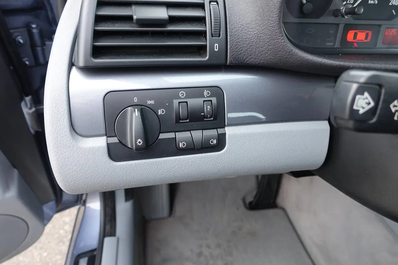 BMW 320i 110 KW150 PS *6Zylinder Automatik*1Hand, foto 4