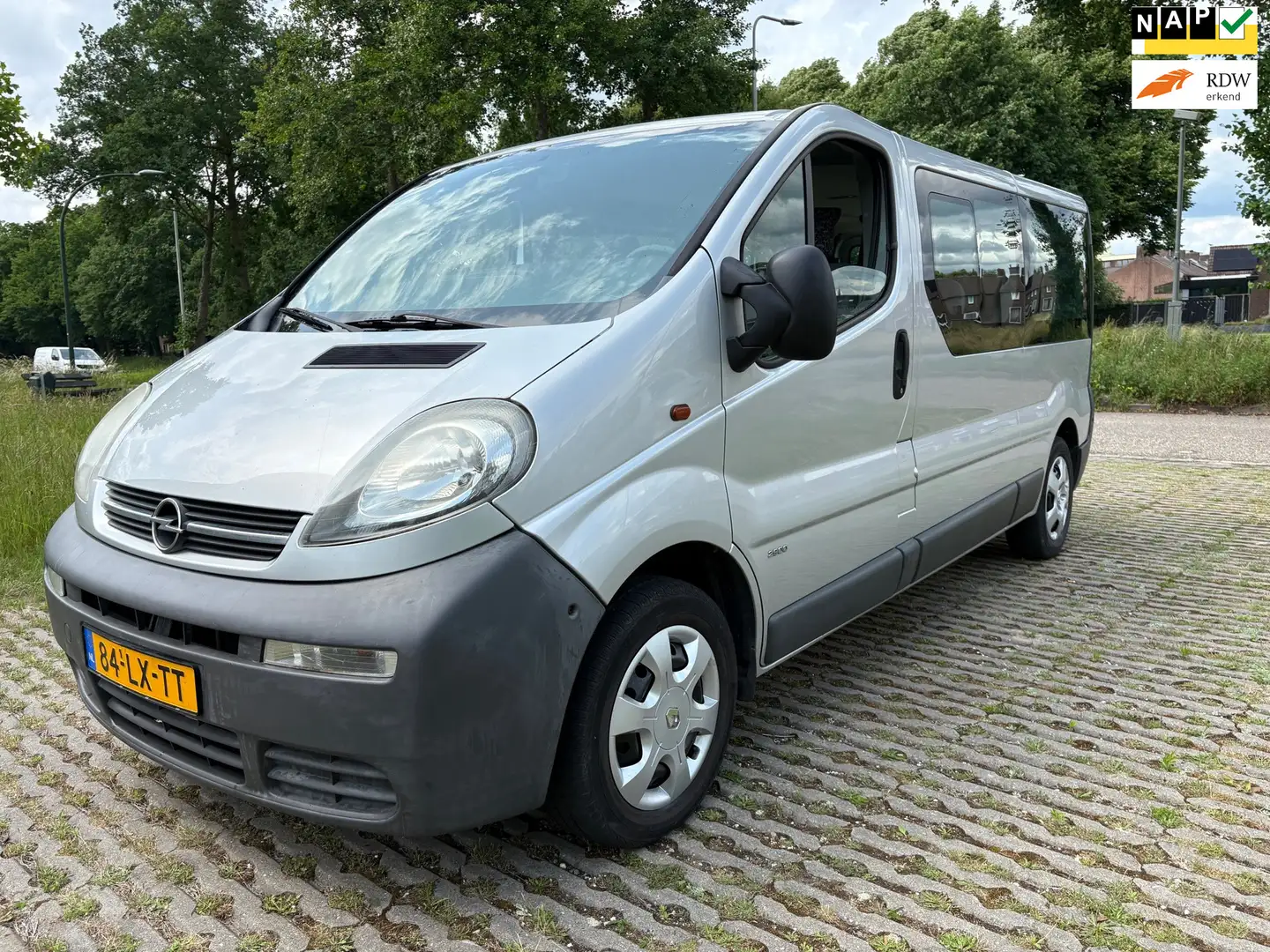 Opel Vivaro Combi 2.0i L2H1 / 9 personen / benzine Grijs - 1