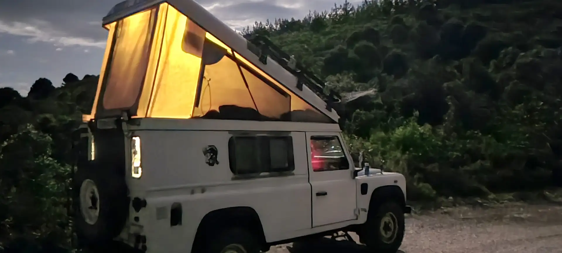 Land Rover Defender Land Rover 110" Hard Top TD 5 Weiß - 1