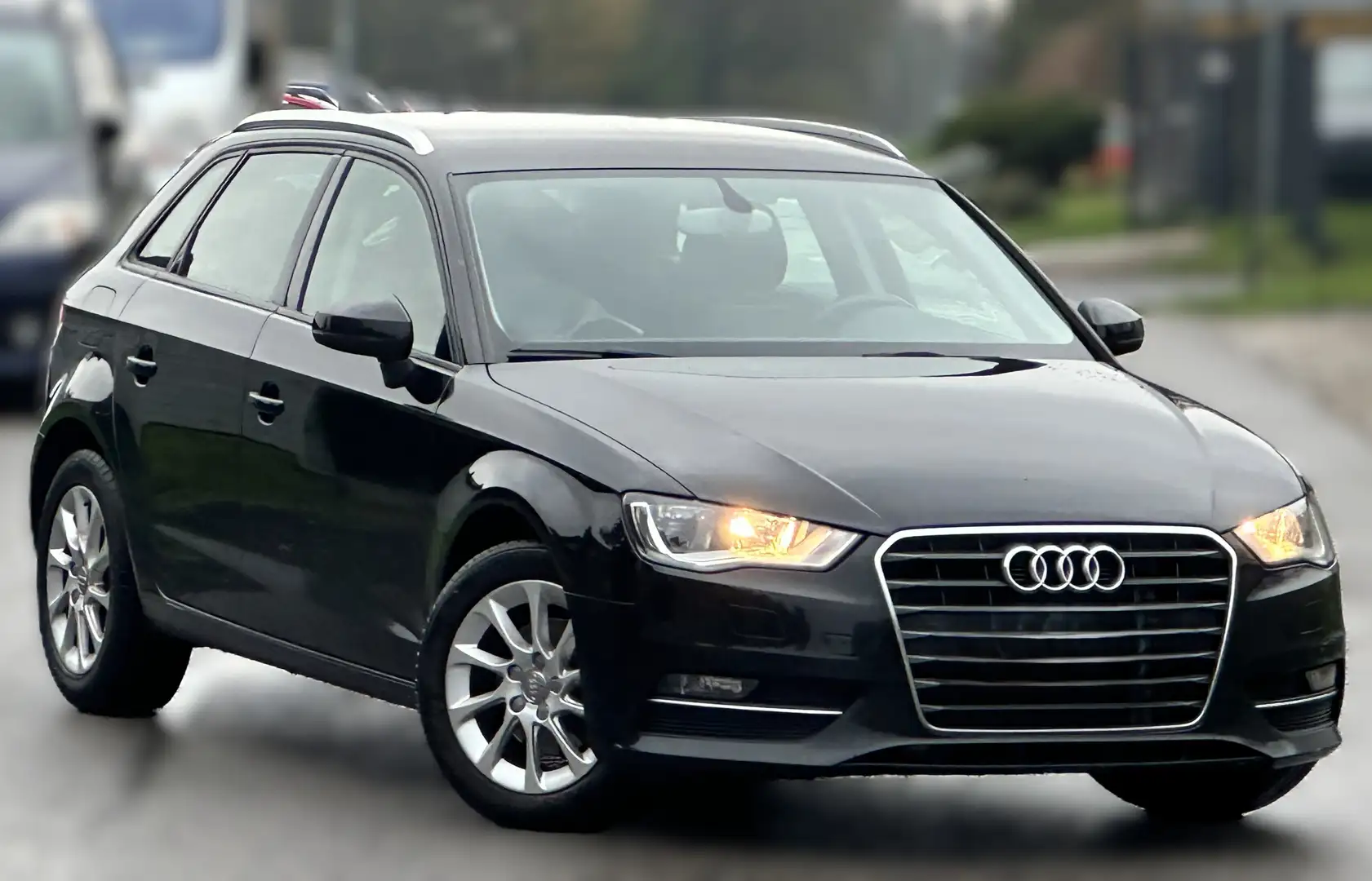 Audi A3 attraction PDC SHZ Klimaauto Navivor Connectiv Negro - 1