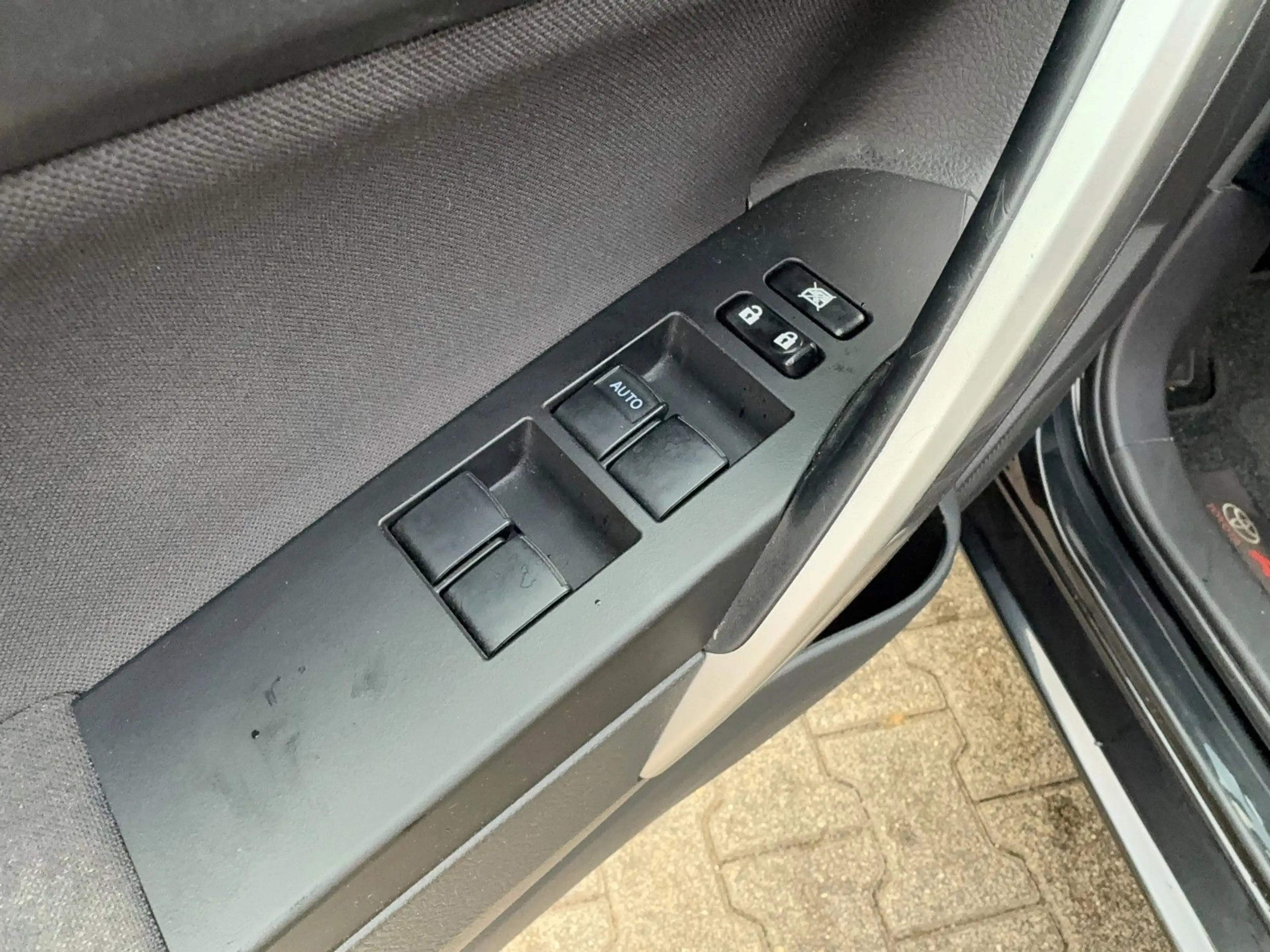Toyota Auris Executive KAMERA/KLIMA/NAVI/PDC/SHZ — photo 10