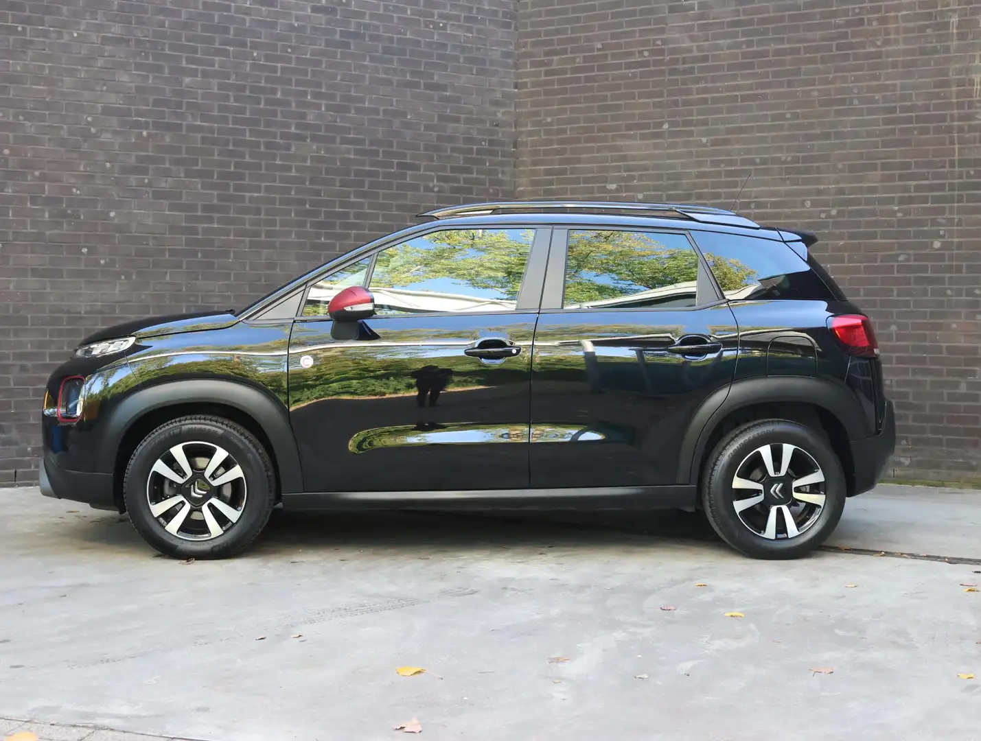 Citroen C3 Aircross C-Series 110pk | Navigatie | Achteruitrijcamera | Zwart - 2