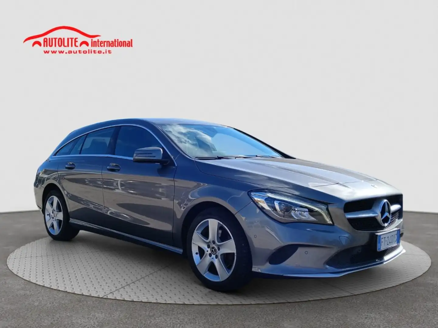 Mercedes-Benz CLA 220 d S.W. Automatic Business Extra Grijs - 1