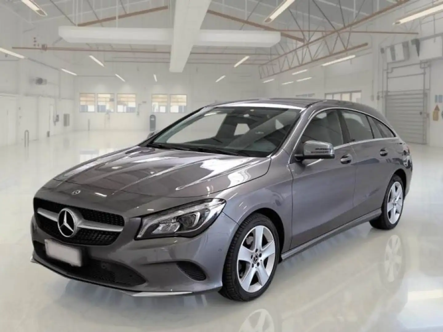 Mercedes-Benz CLA 220 d S.W. Automatic Business Extra Grijs - 2