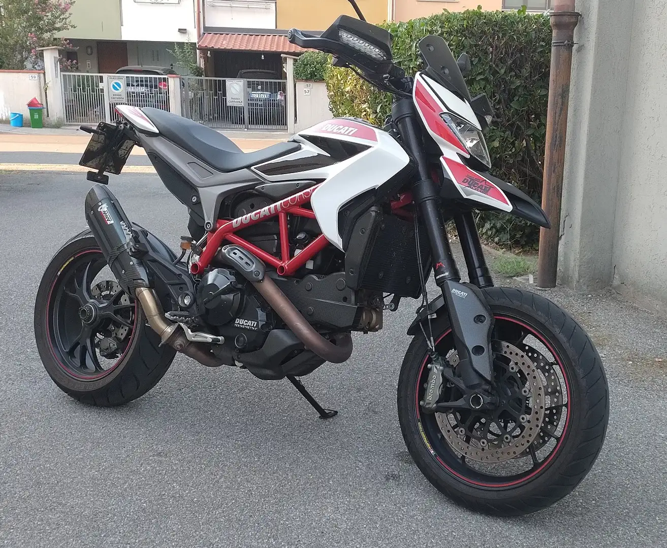 Ducati Hypermotard 821 SP - 2