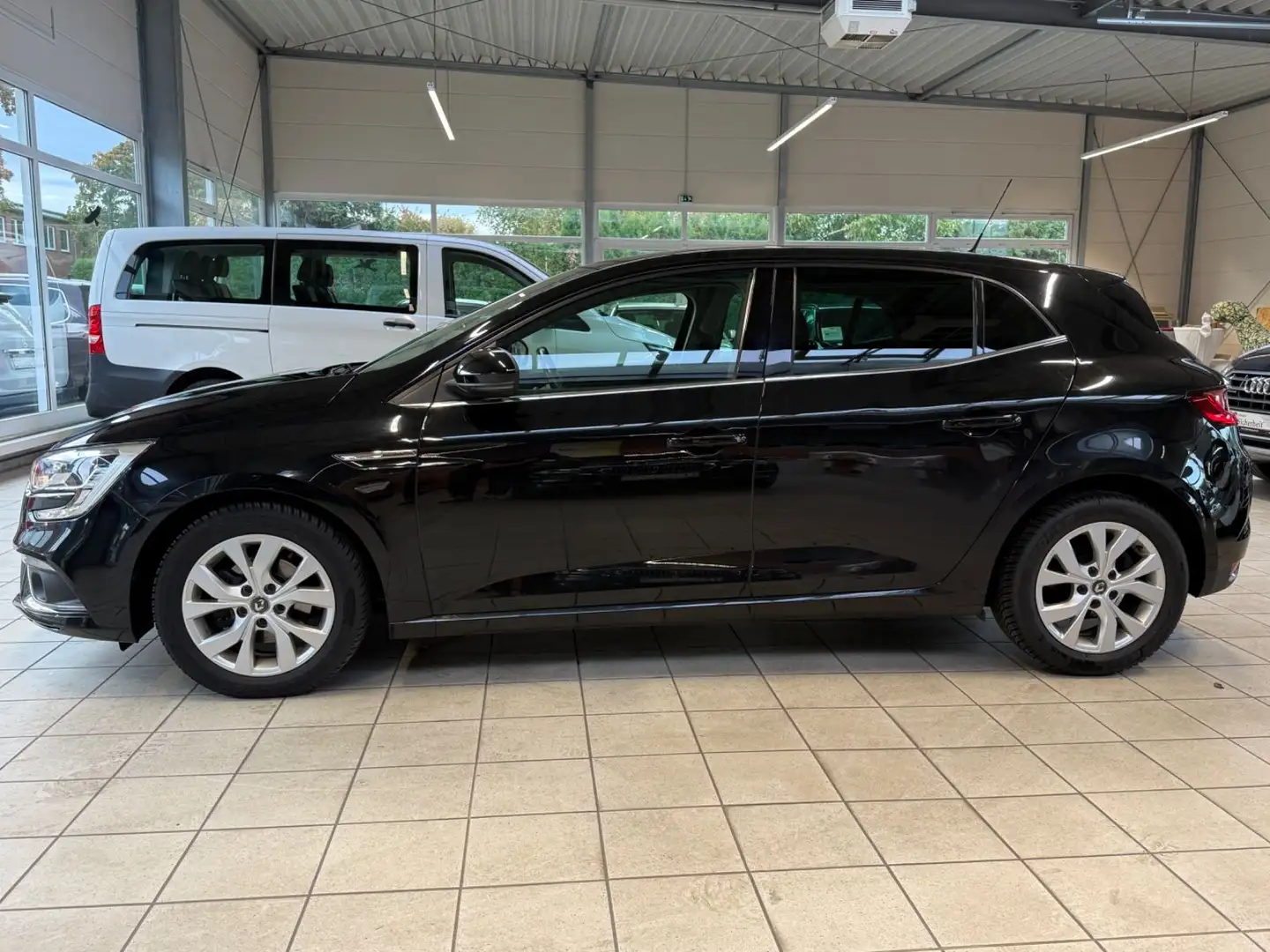 Renault Megane 1.3 TCe Limited/CarPlay/R-Cam/Arkamys/DAB Schwarz - 2