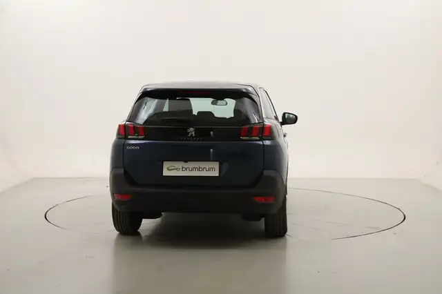 Peugeot 5008 view 4