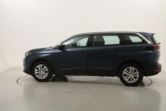 Peugeot 5008 view 2