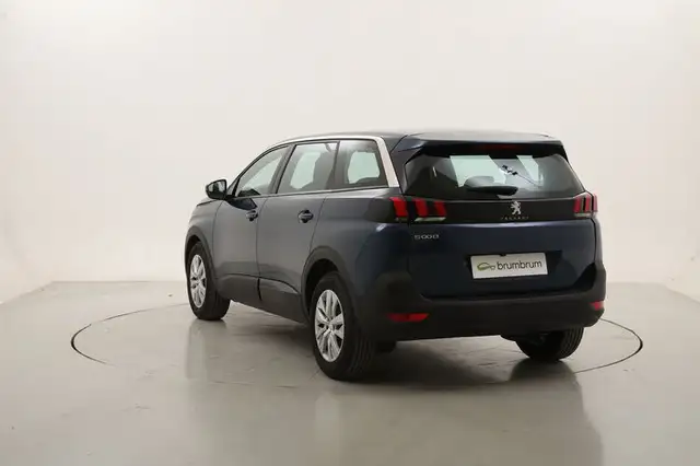 Peugeot 5008 view 3