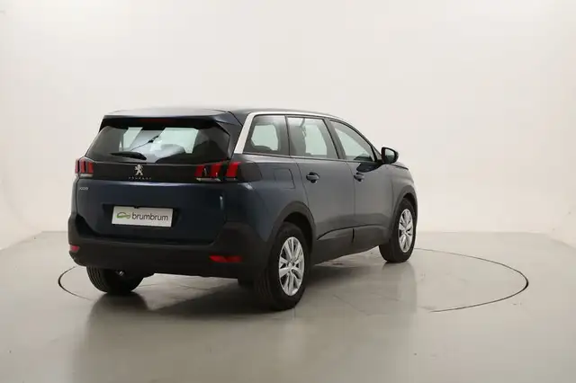 Peugeot 5008 view 5