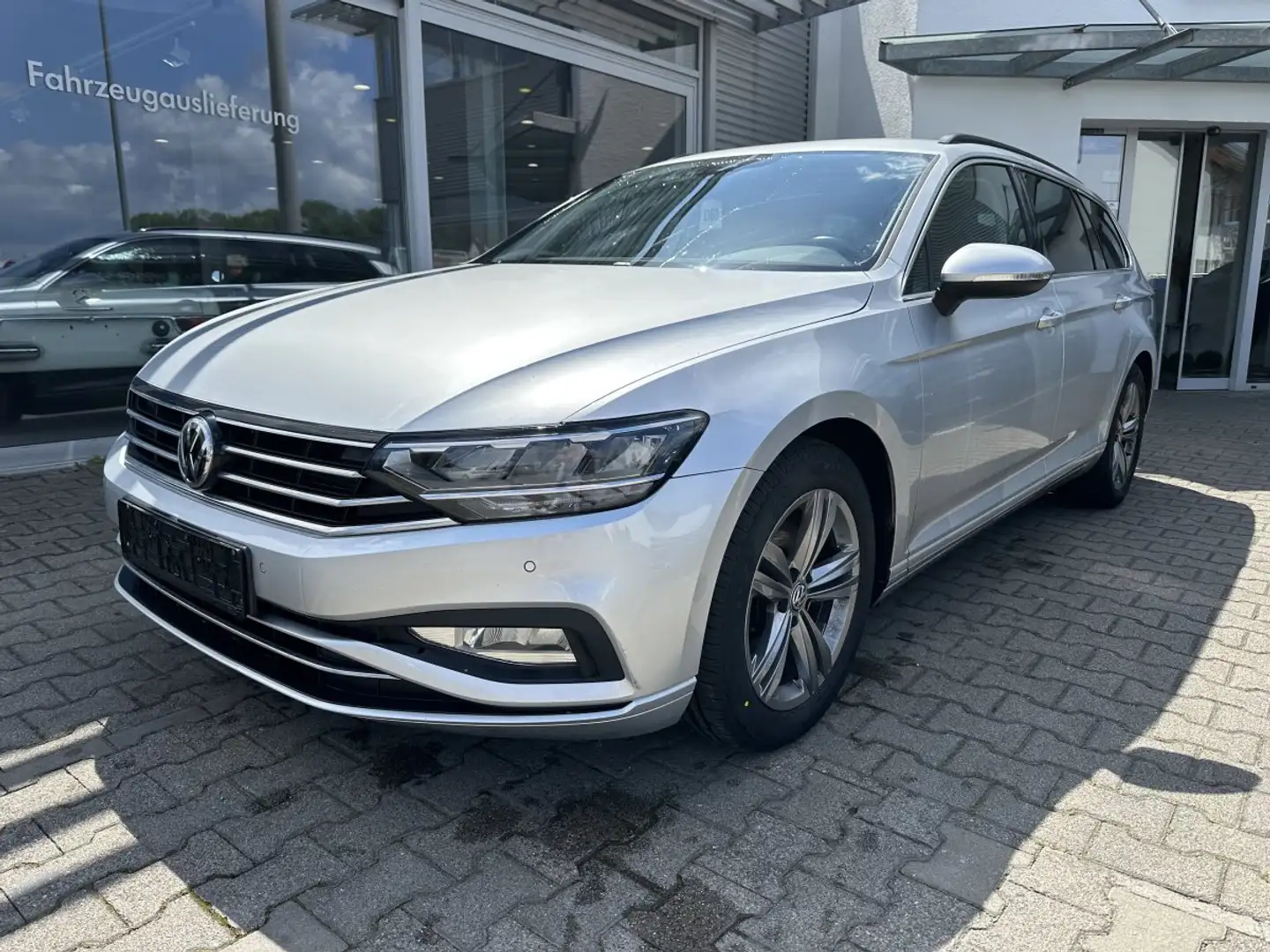 Volkswagen Passat Variant 2.0 TDI DSG VC*LED*KAMERA*NAVI*AHK Silber - 2