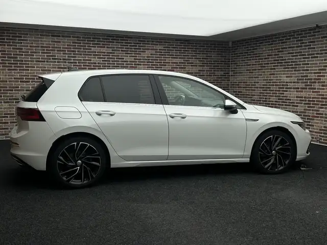 Volkswagen Golf view 4