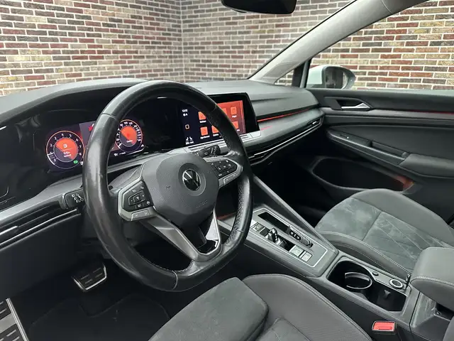 Volkswagen Golf view 3