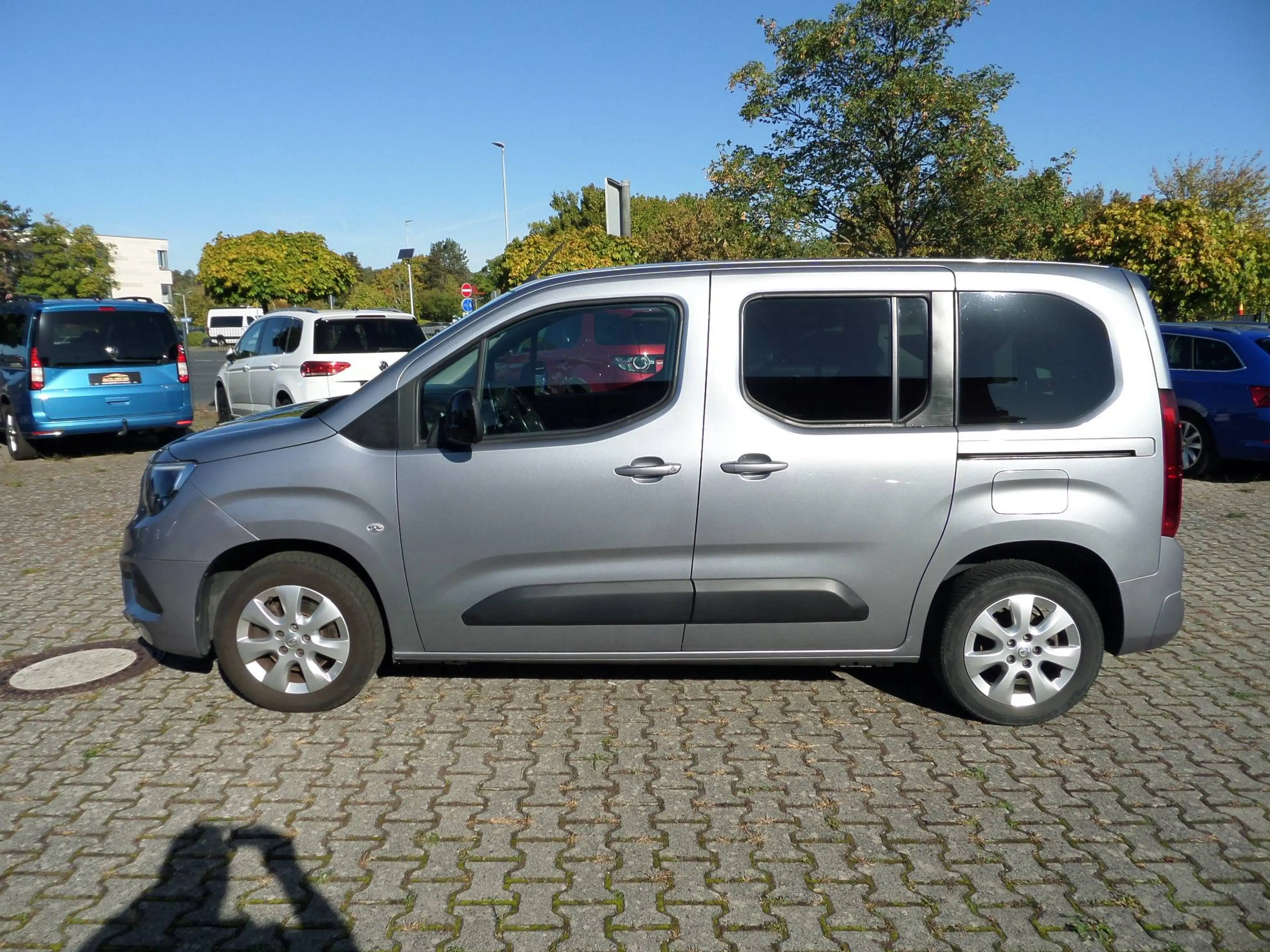 Opel Combo Life 1.5d Elegance+Standhzg+Navi+Cam+SHZ+Tempo+PDC+SpurhA+Klima+1.Hand