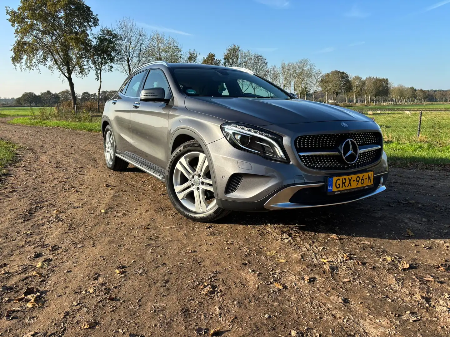 Mercedes-Benz GLA 180 Prestige Grijs - 1