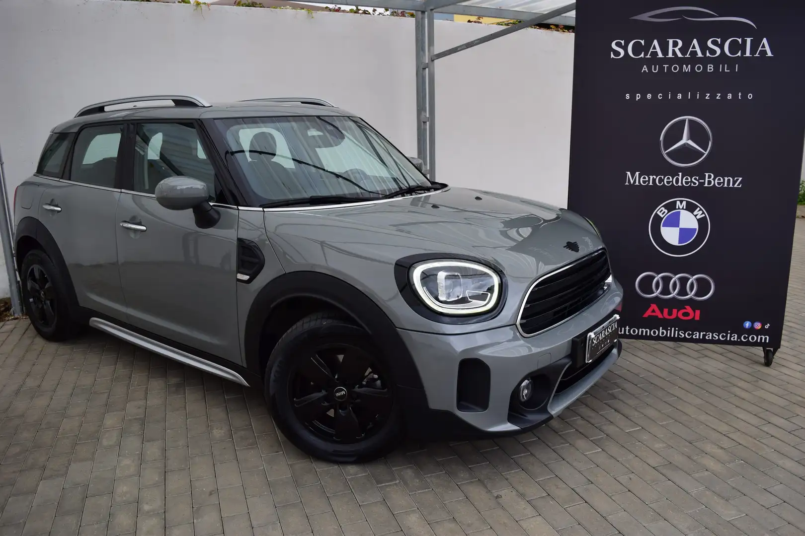 MINI One D Countryman 1.5 One D 116 cv Automatica Business Grigio - 1