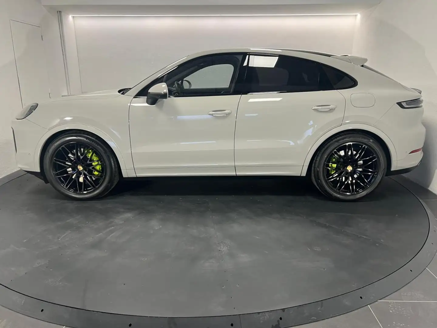 Porsche Cayenne COUPE NOUVELLE PHASE E-HYBRID 470ch - 49000km - 1°main - Origine FR - Options+++ Grijs - 2