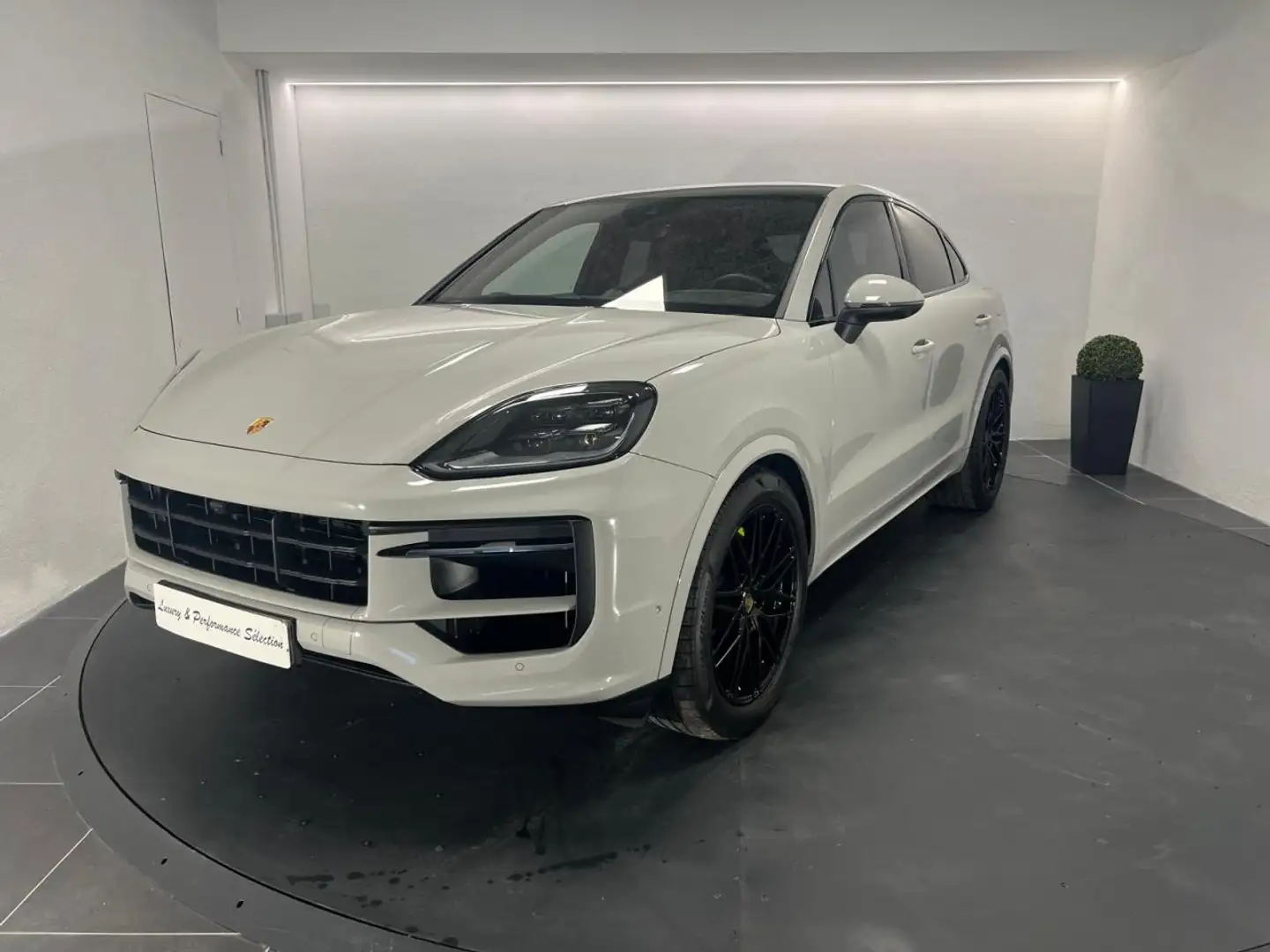 Porsche Cayenne COUPE NOUVELLE PHASE E-HYBRID 470ch - 49000km - 1°main - Origine FR - Options+++ Grijs - 1