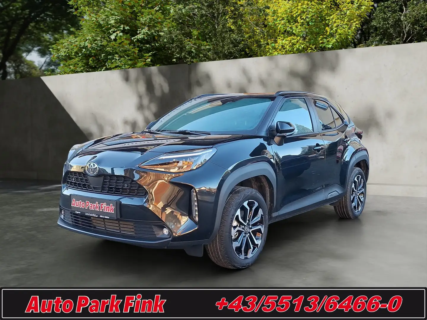 Toyota Yaris Cross 1,5 VVT-i Hybrid Active AWD-i ALLRAD Automatik Schwarz - 1