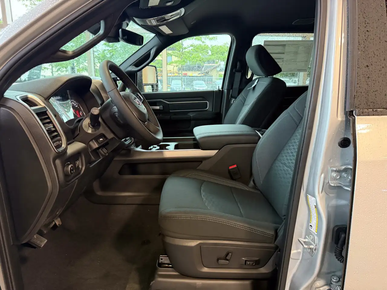 RAM 2500 снимка RAM 2500
