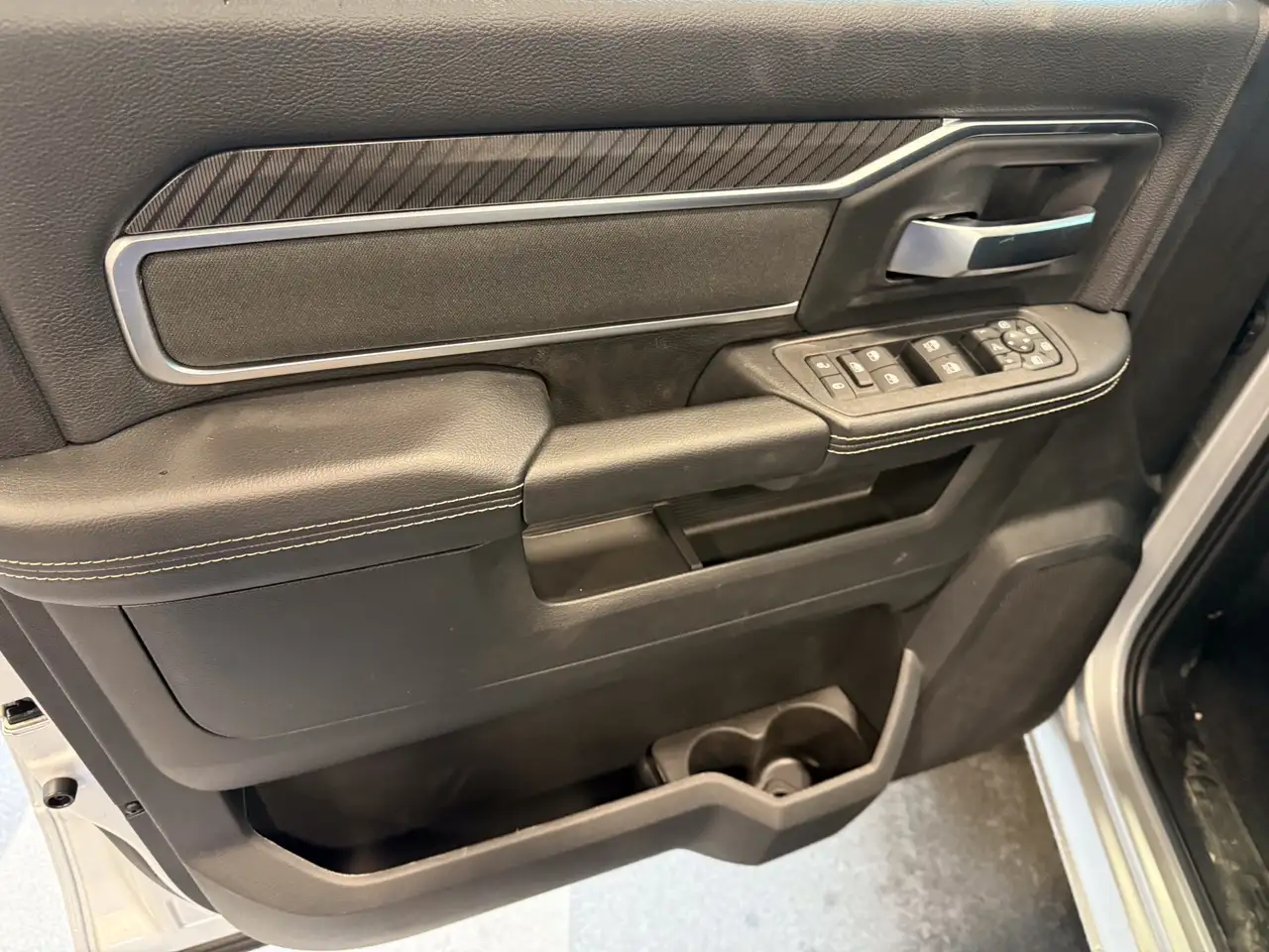 RAM 2500 снимка RAM 2500