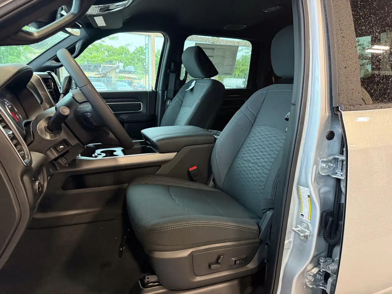 RAM 2500 снимка RAM 2500