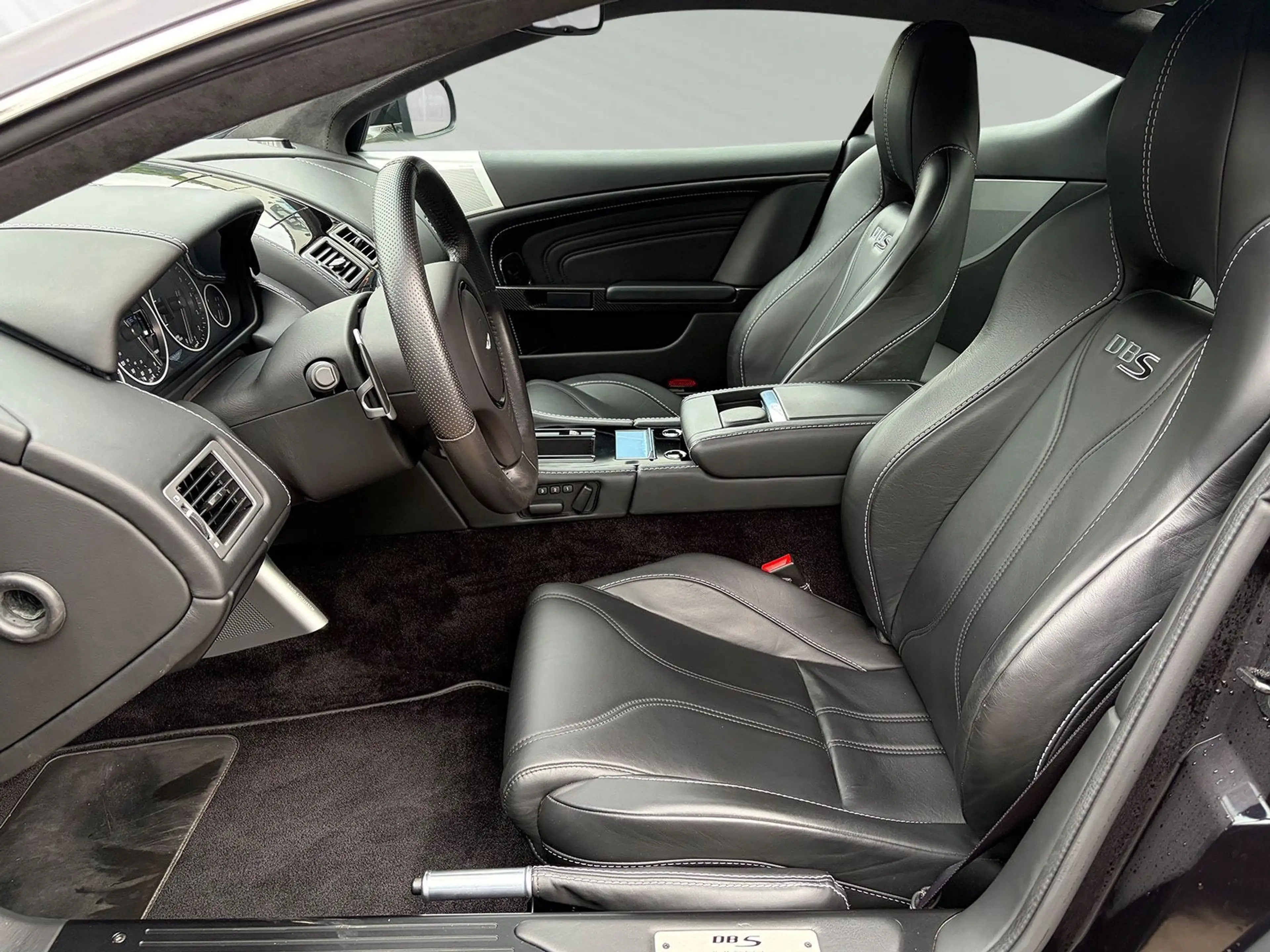 Aston Martin DBS 6.0 V12 Touchtronic, BRD, Unfallfrei, Carbon — photo 8
