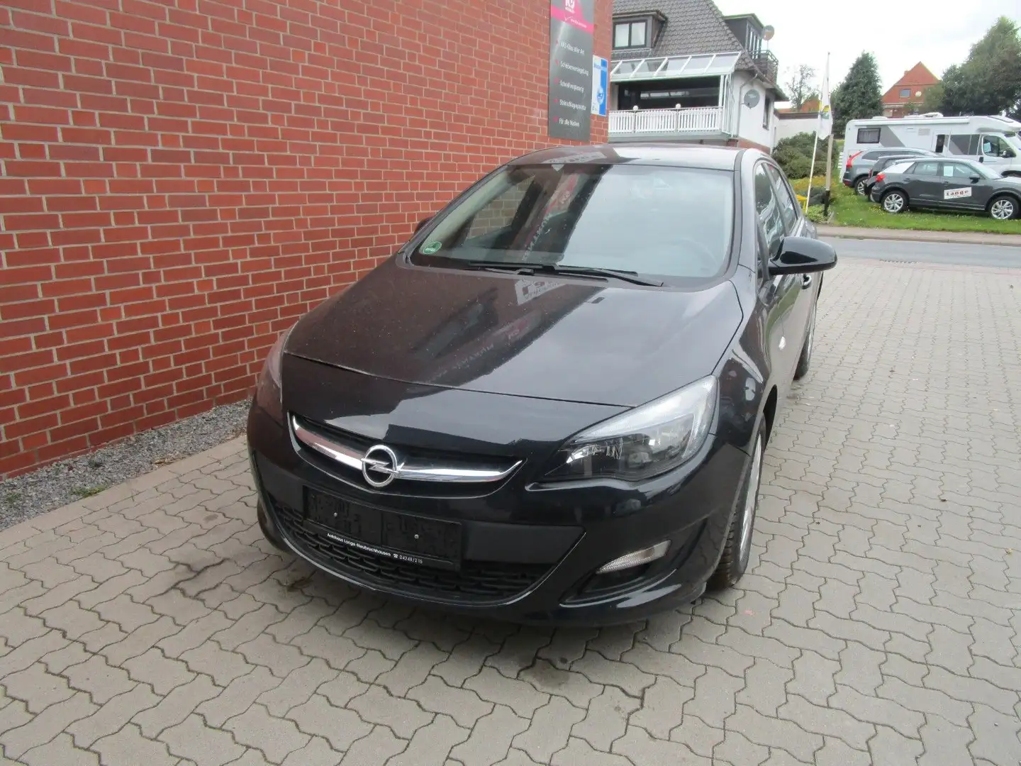 Opel Astra J Lim. 5-trg. Edition Schwarz - 1