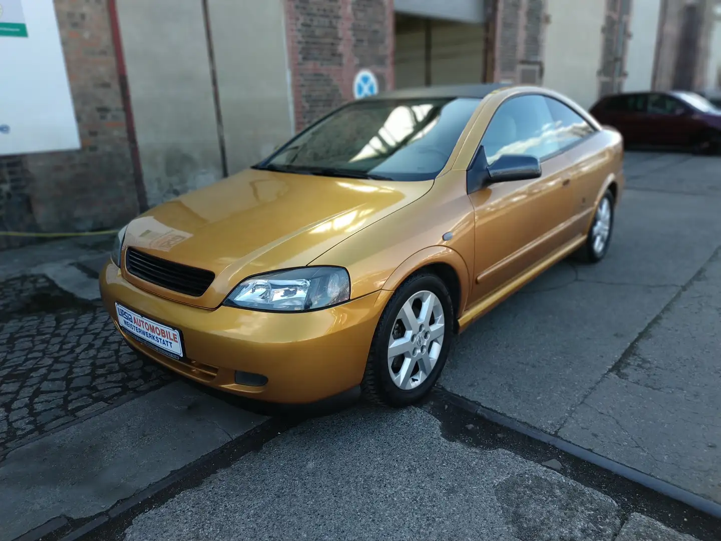 Opel Astra 2.2 16V/ TÜV NEU/ Leder/ ALU/ PDC/ Sitzheizung Gelb - 1