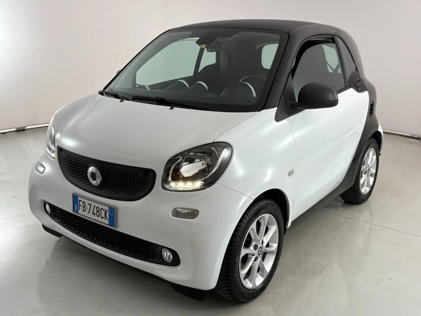 smart forTwo coupe 1.0 Youngster Blanc - 1
