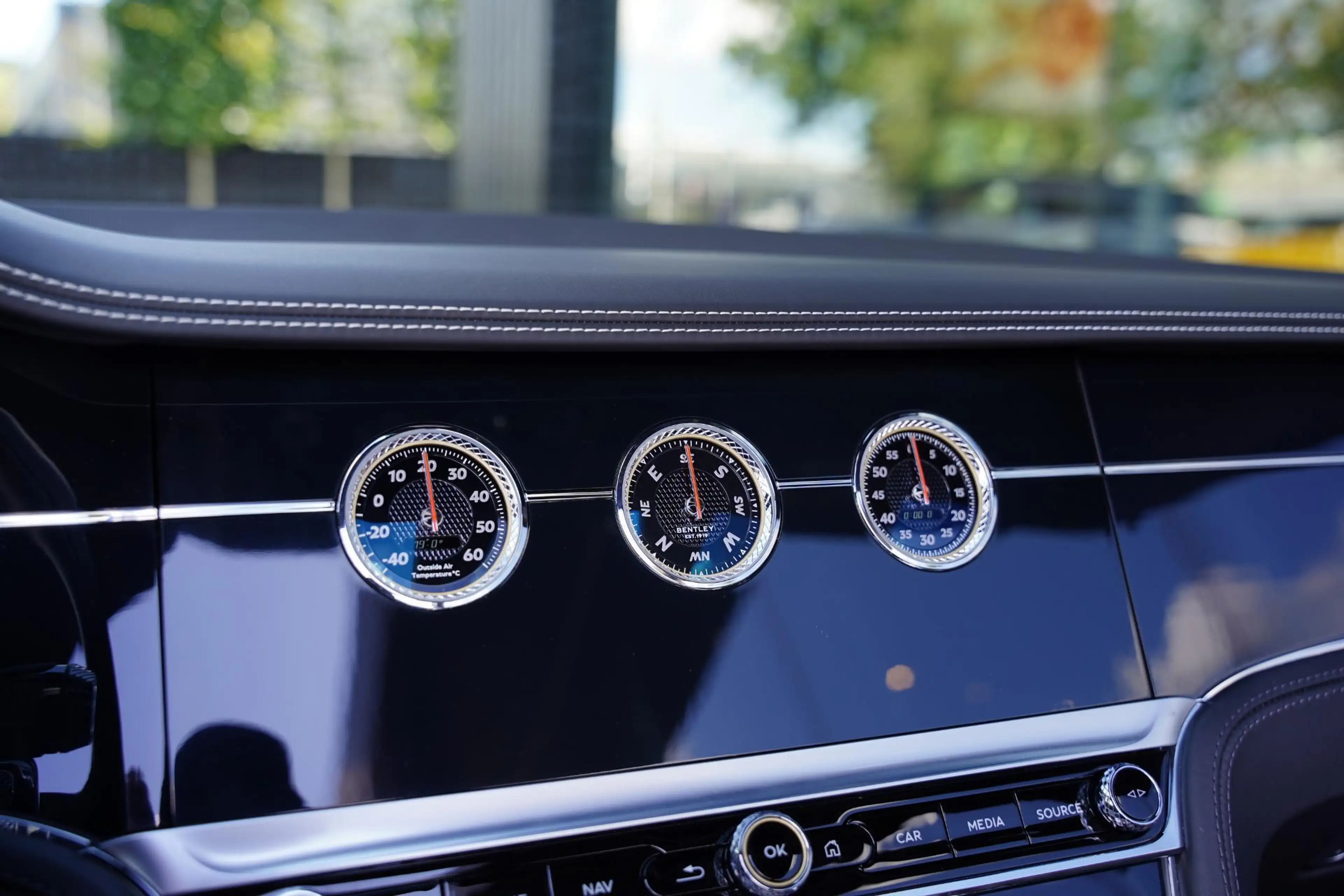 Bentley Continental GTC 6.0 W12 First Edition Full Carbon — photo 15