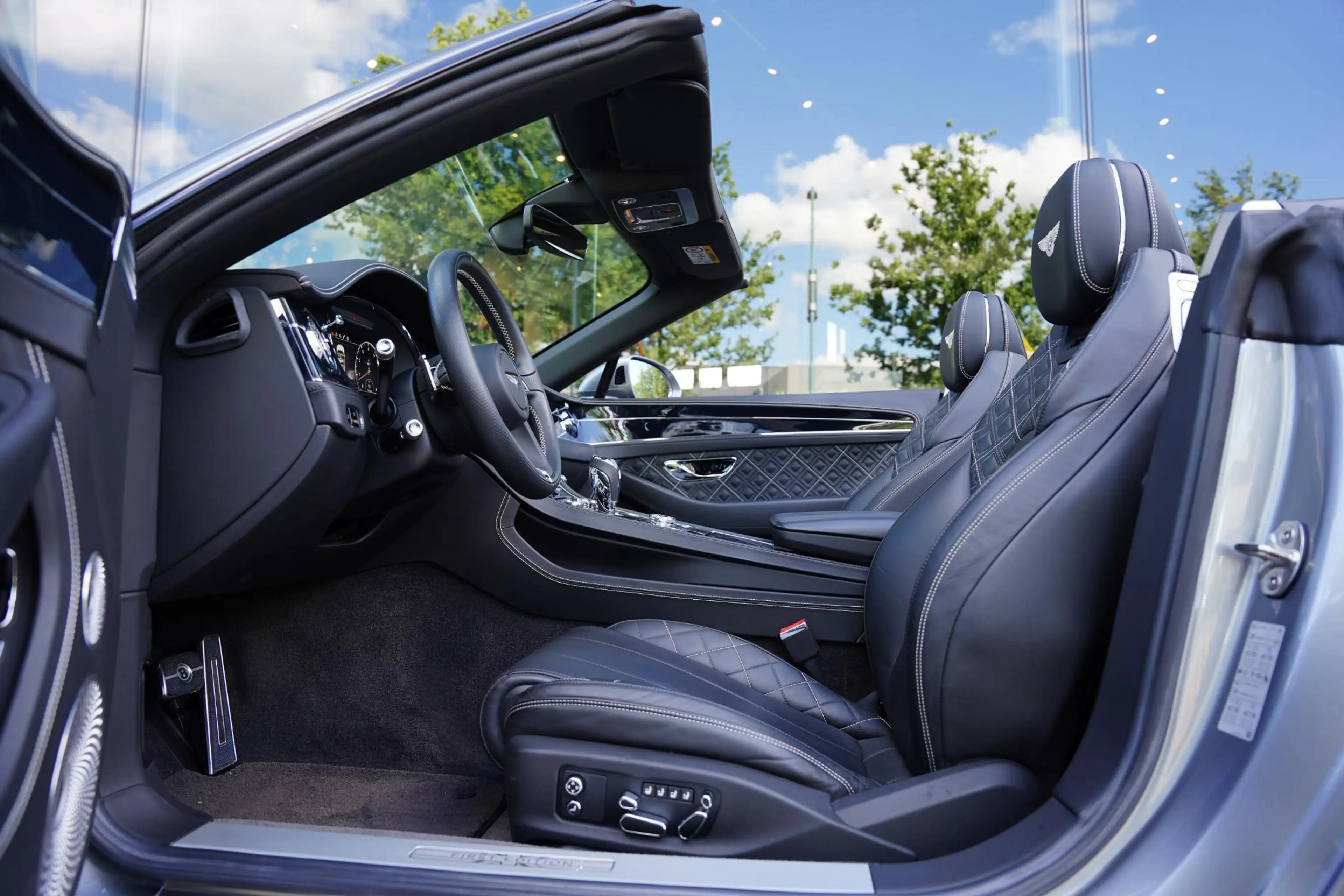 Bentley Continental GTC 6.0 W12 First Edition Full Carbon — photo 5