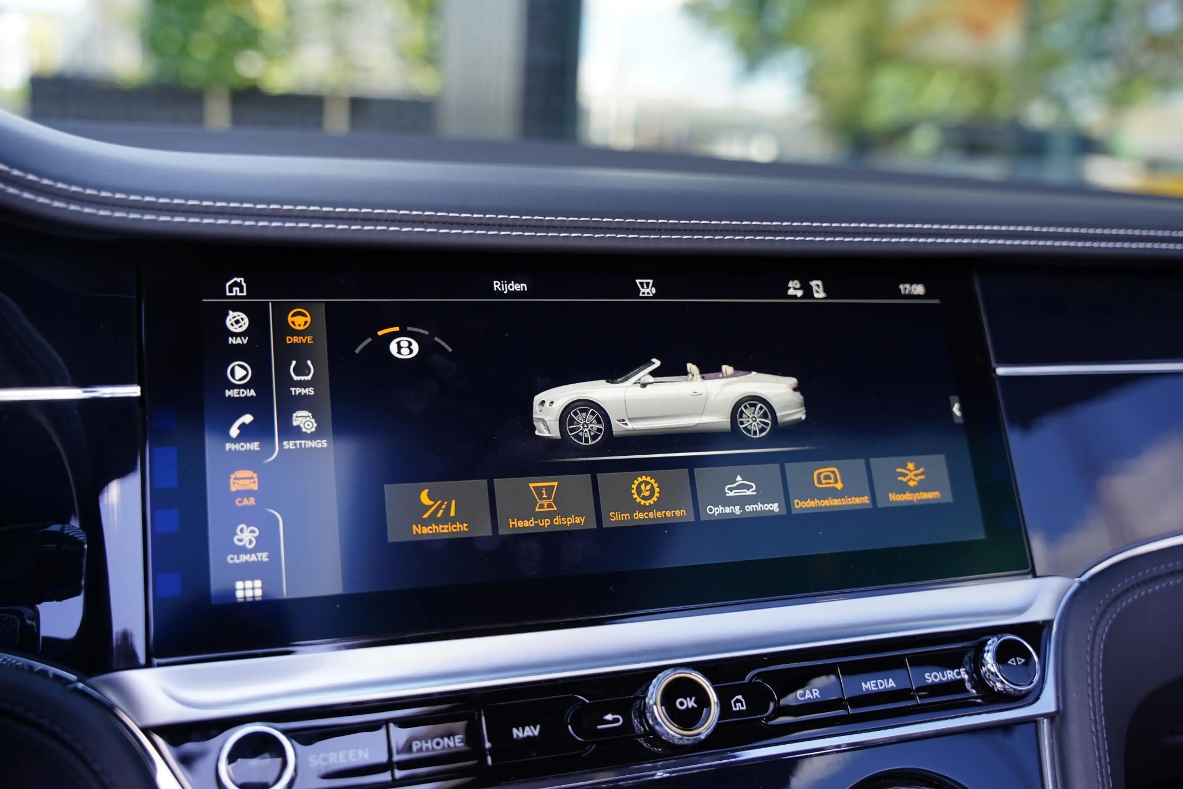 Bentley Continental GTC 6.0 W12 First Edition Full Carbon — photo 11