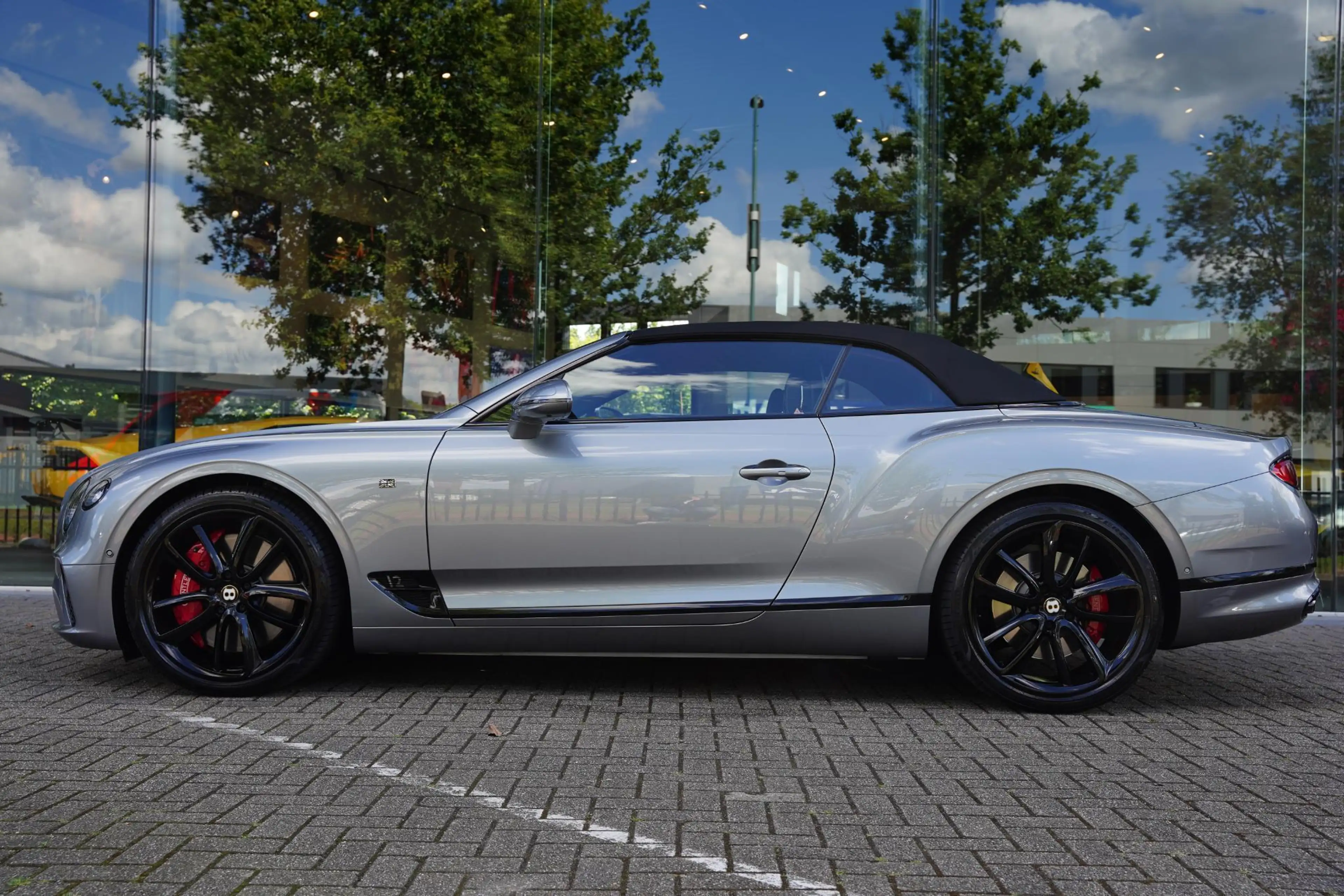 Bentley Continental GTC 6.0 W12 First Edition Full Carbon — photo 3