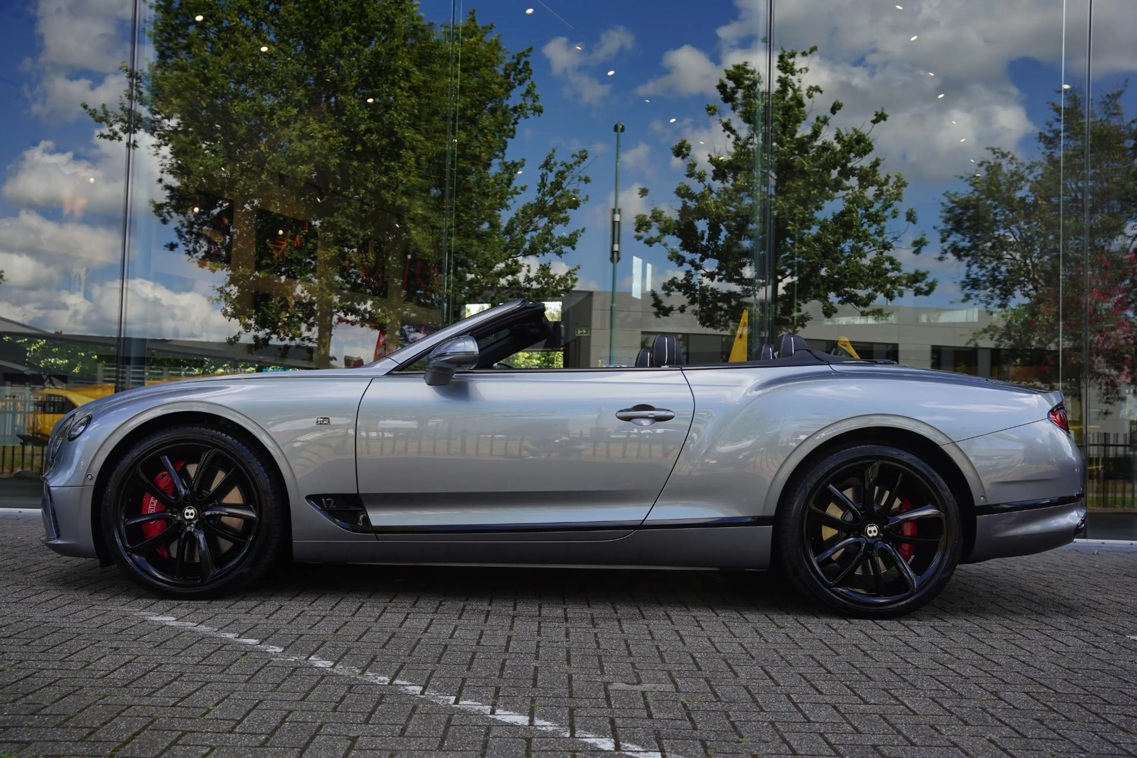 Bentley Continental GTC 6.0 W12 First Edition Full Carbon — photo 2