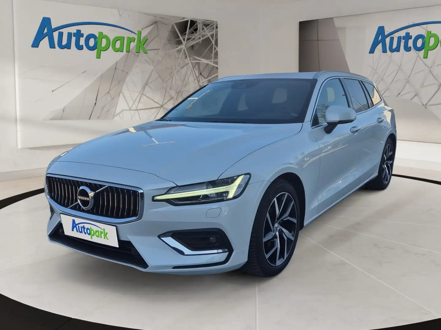 Volvo V60 Inscription, B4 Mild Hybrid Plus Bright Weiß - 1