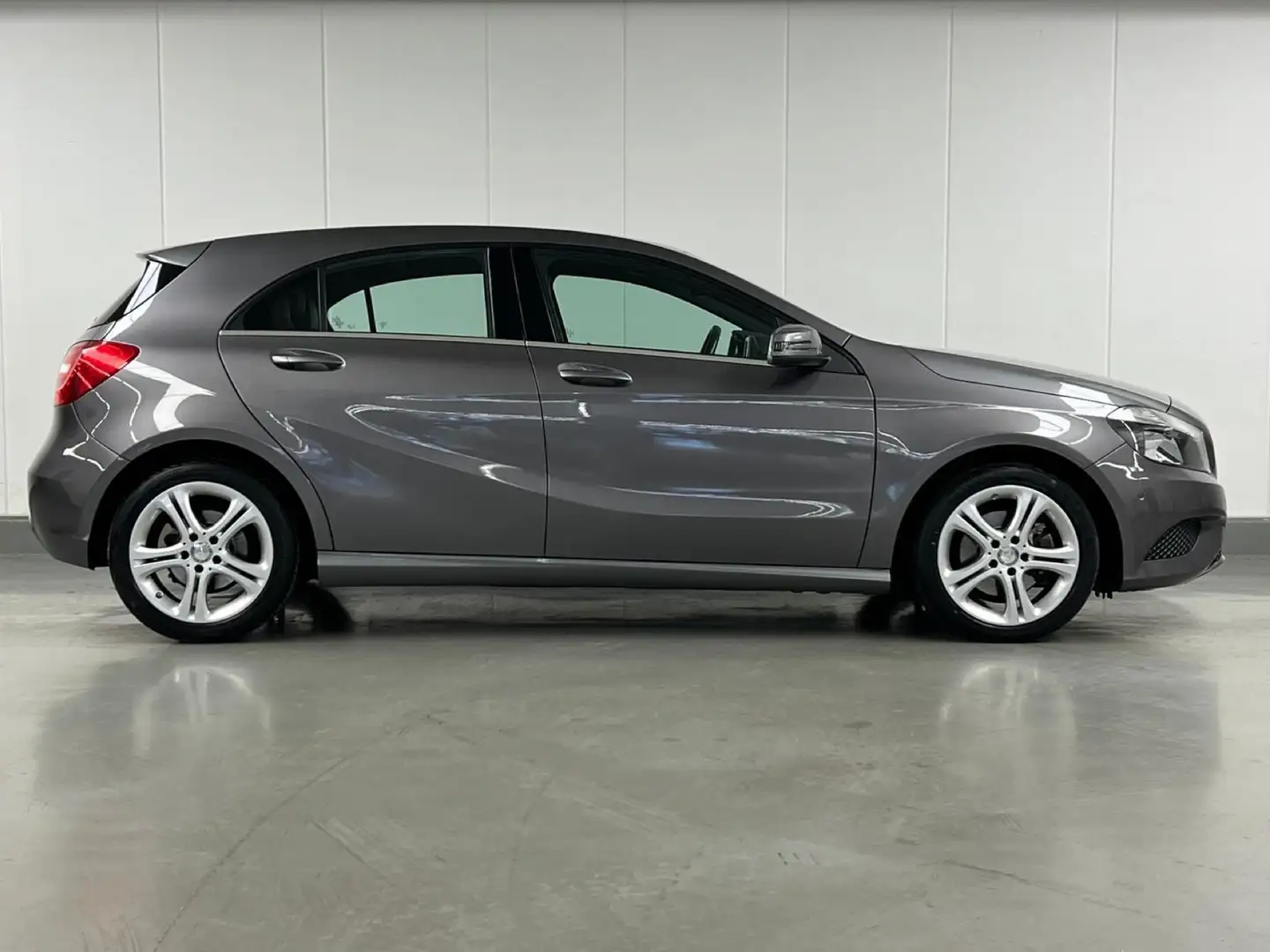 Mercedes-Benz A 180 Gris - 1