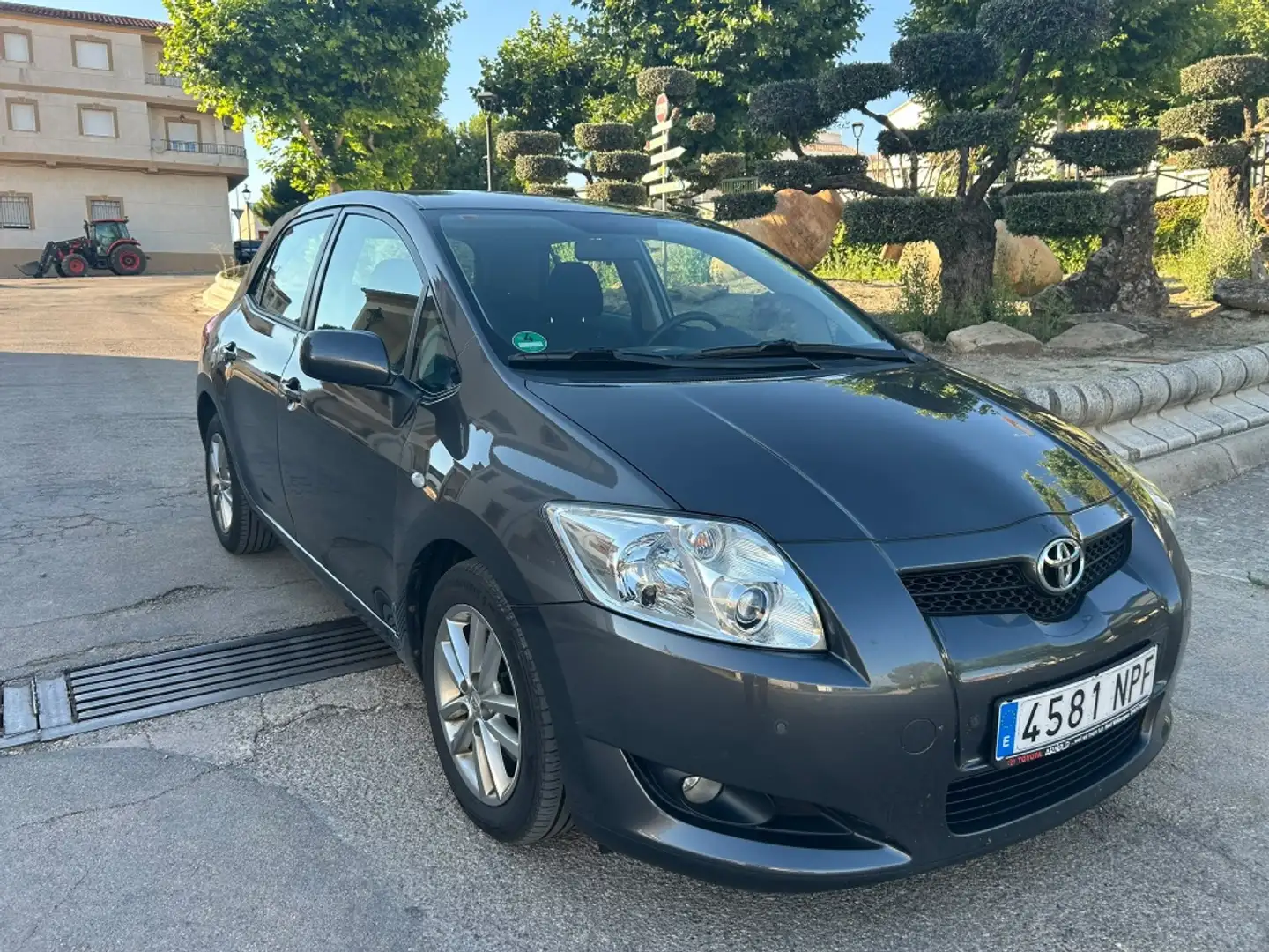 Toyota Auris 2.0D-4D Advance Gris - 1