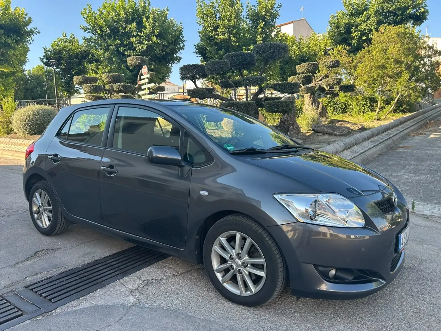 Toyota Auris 2.0D-4D Advance Gris - 2