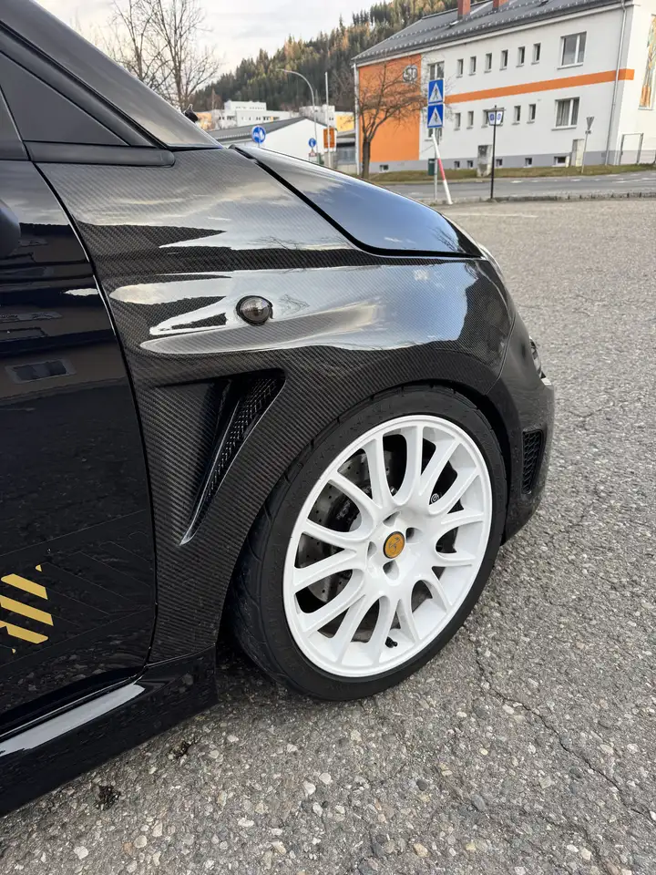 Abarth 695 2024