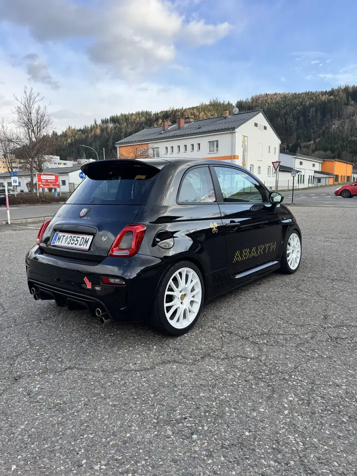 Abarth 695 2024