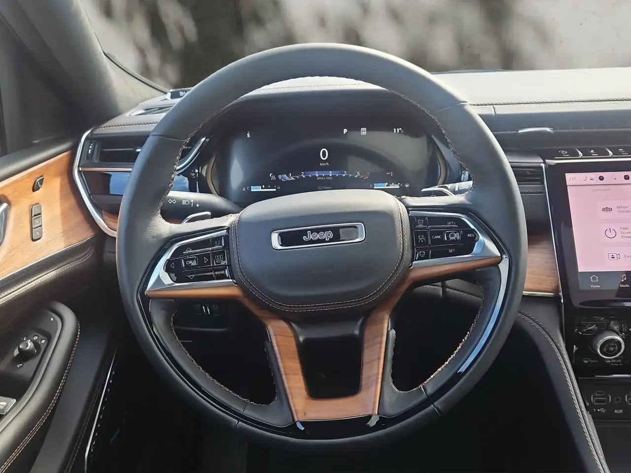 Jeep Grand Cherokee снимка Jeep Grand Cherokee