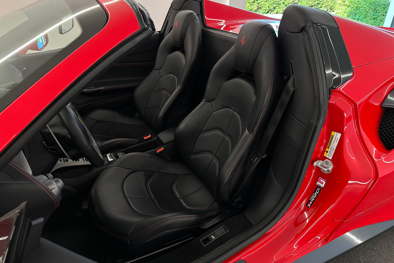 Ferrari 488 Spider / Rosso Corsa / 2Y Ferrari Approved — photo 13