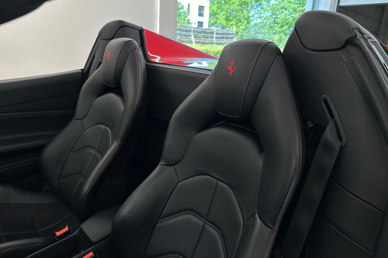 Ferrari 488 Spider / Rosso Corsa / 2Y Ferrari Approved — photo 14