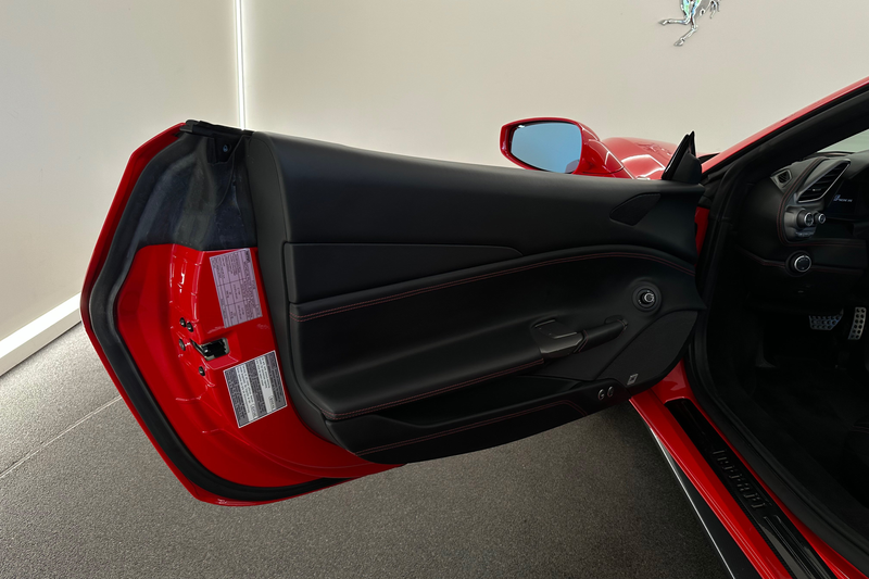 Ferrari 488 Spider / Rosso Corsa / 2Y Ferrari Approved — photo 12