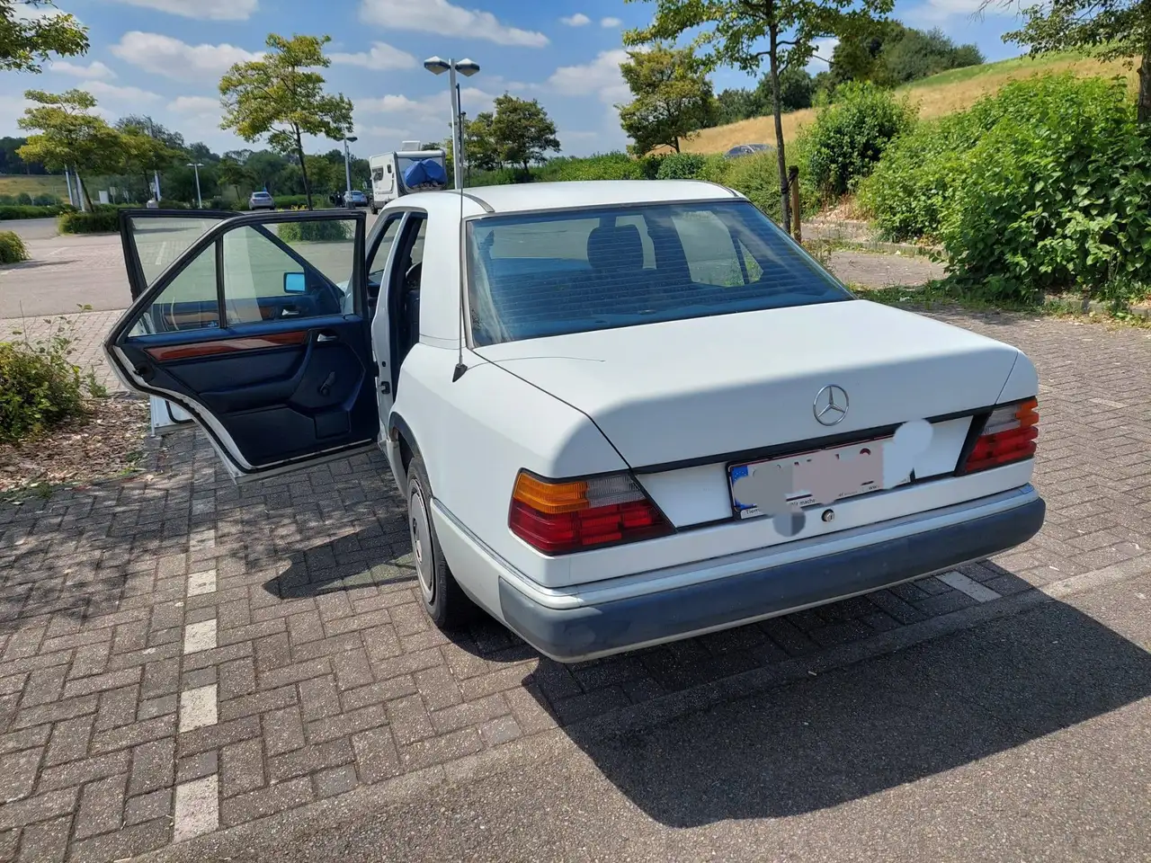 Mercedes-Benz 200 W124 200D, foto 2