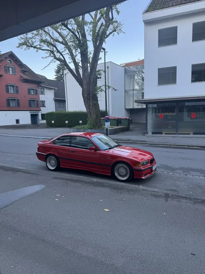 BMW 320i Sport Edition, foto 2