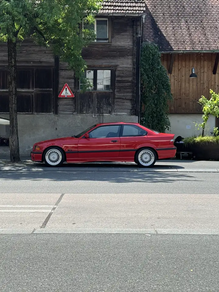 BMW 320i Sport Edition, foto 3