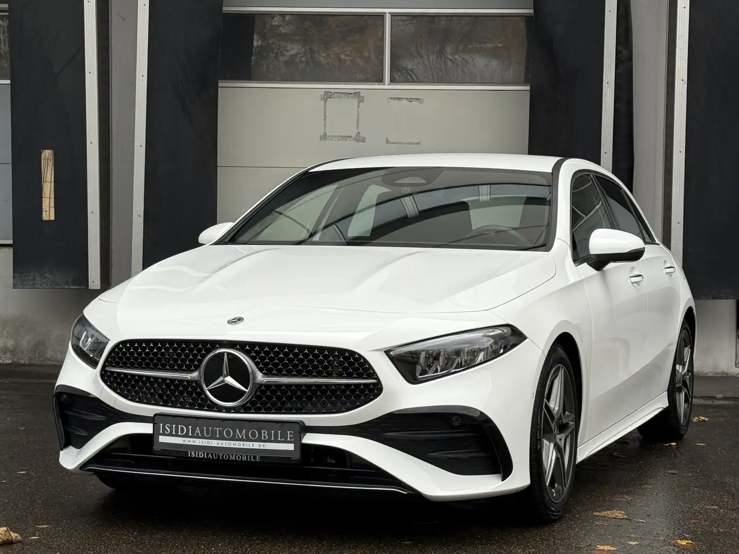 Mercedes-Benz A 180 AMG LED MBUX Keyless-Go Rü-Kamera Ambiente Weiß - 1